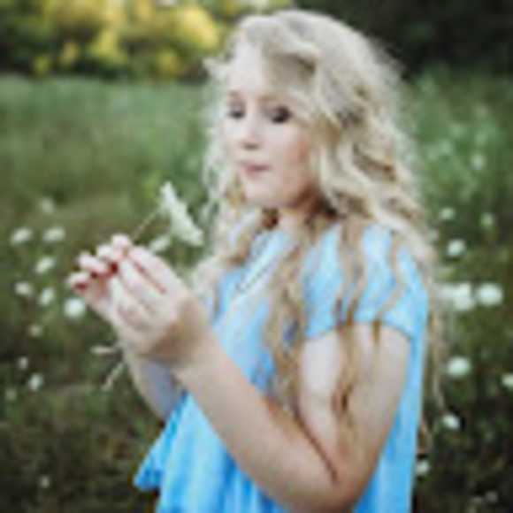 Meet your Posher, Chloë - Picture 1 of 1